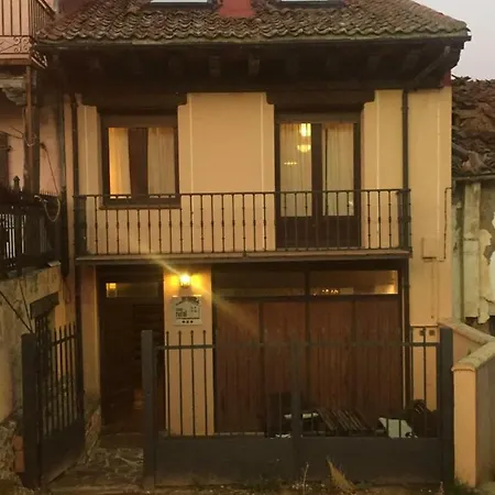 Villa Riaza Βίλα